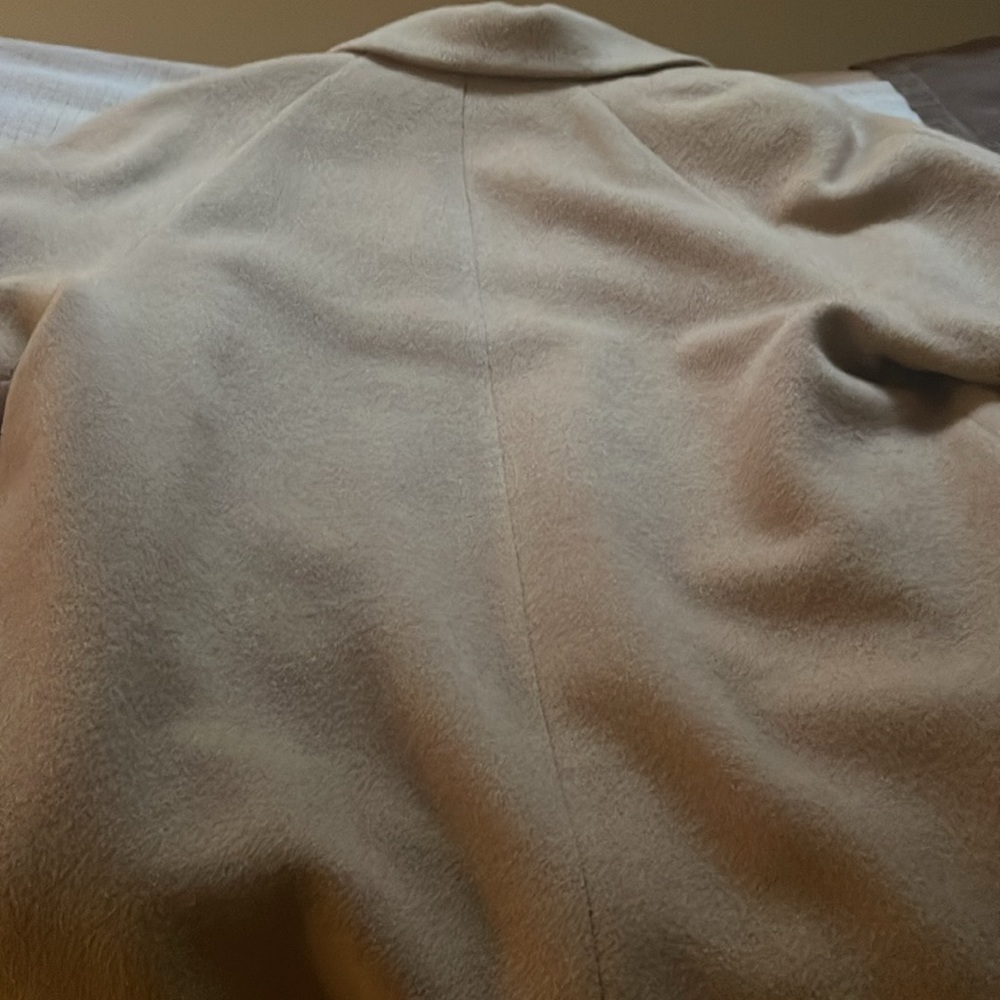 Woman’s short wool coat. In mint condition. Lightly worn. - Picture 3 of 4